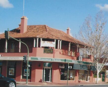 Converted bank building operating as a travel agency :Wodonga Travel"
