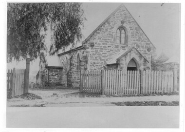 Photo of St Luke's Church in Wodonga surrounded by wooden picket fence