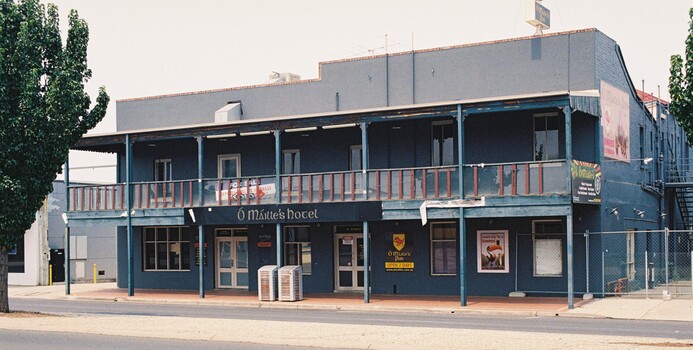A  2 storey building O’Maille’s  Hotel, Wodonga