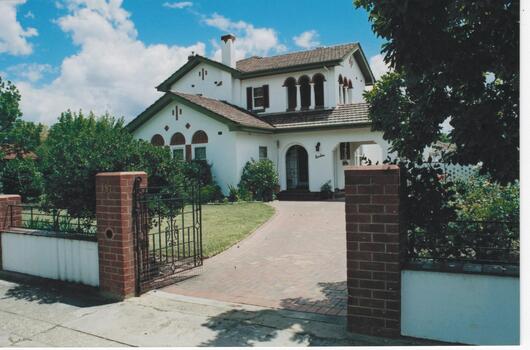 McHarg House in Beechworth Road