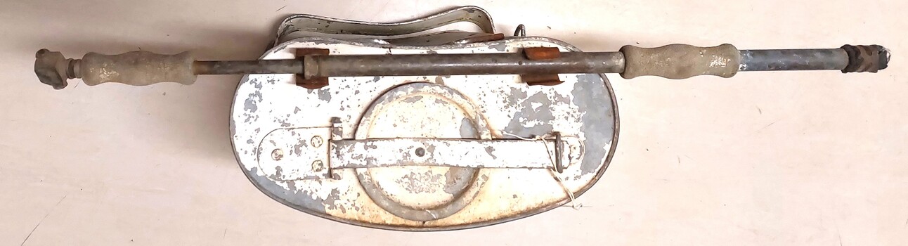 Top view showing lid and spray rod resting on top.