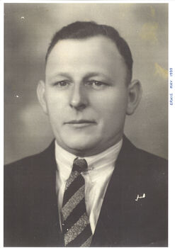 Ernie May 1939 - Formal photo
