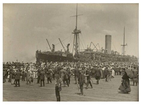 HMAT Acanius on embarking from Melbourne10 November 1915