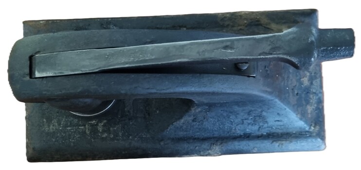 Metal seal machine - Wodonga Waterworks Trust