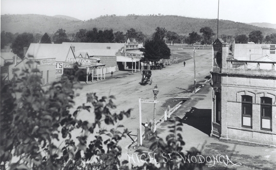 Looking south down High Street, Wodonga