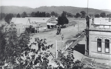 Looking south down High Street, Wodonga