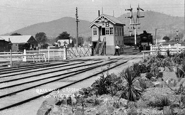 Train approaching Wodonga Railway crossroad