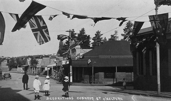 Children awaiting the Governor, Chiltern 1915