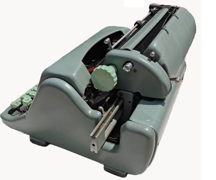 Hermes Standard 8 side view