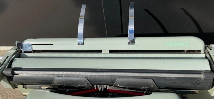 Wide carriage showing paper supports