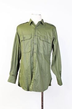 General issue Vietnam war era. 
Part of a matching set.
New issue from store.
