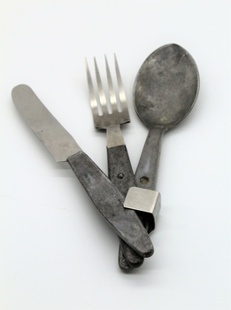 Cutlery set for soldiers use in the field.