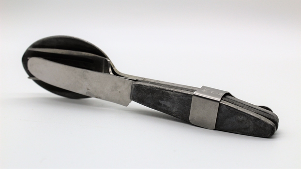 Field cutlery set for soldiers use in the field.