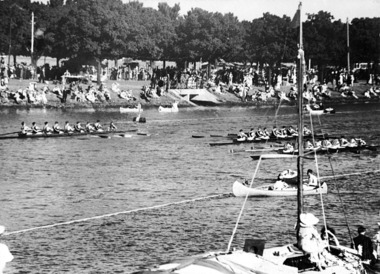 Black and white photograph, PHRC Maiden VIII Henley win, 1935