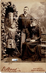 Photograph - Cabinet Card, Mr and Mrs Newton, Epping Hotel, c.1895