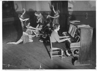 Photograph, Girls Classes