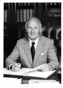 Photograph, Governor of Victoria, 1986