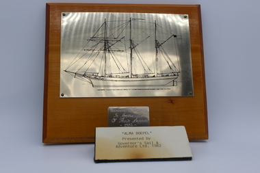 Plaque, Alma Doepel