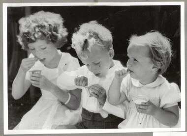 Photograph - Photo, Junior legatee outing, Government House Christmas Party 1945, 1945