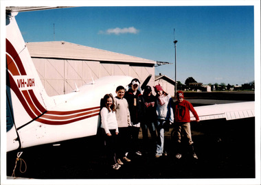 Photograph - Junior legatee outing, Ballooning in Benalla, 2003