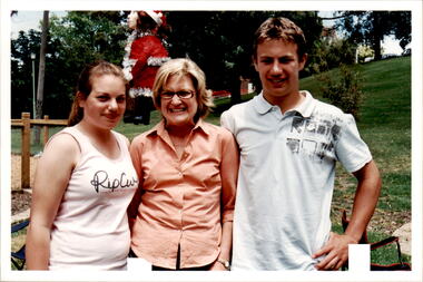 Photograph - Junior legatee outing, Christmas Party 2004, 2004