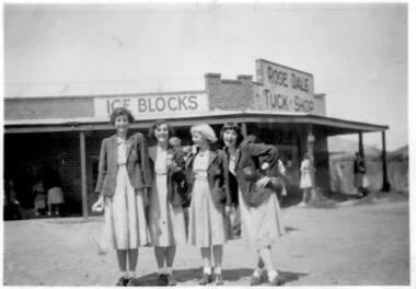 Photograph, 1953 Tuck Shop opposite Mordialloc-Chelsea High School, 1953
