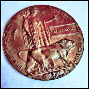 Memorial Plaque [ Dead Man's Penny], Henry Tippett  WW1 Service number 4928