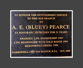 Bronze Plaque, Service memorial plaque to Bluey Pearce, October 2005
