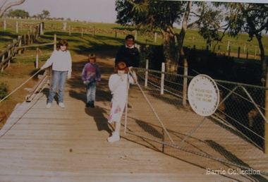 Photograph, Geoff Collins, Debbie, Coralie and Kim Barrie, 1987