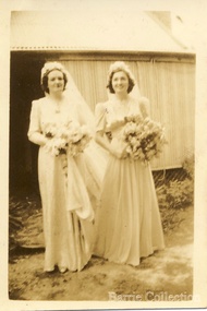 Photograph, Edna and Marjorie at Burnbank, High Street Melton, 1941