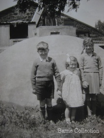 Photograph, Robinson family at Darlingsford, Unknown