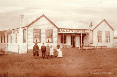 Photograph, Raglan Hotel, Unknown