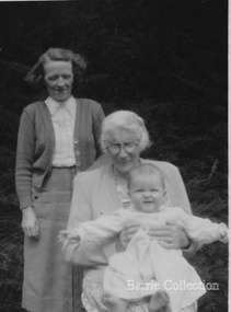 Photograph, Ian Thomas Barrie, Marion Elizabeth (May) Ferris [Barrie] and Jessie May Lang [Barrie], 1954