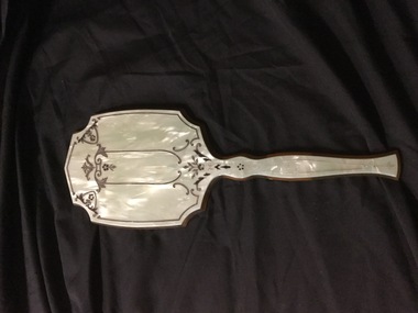 Hand mirror