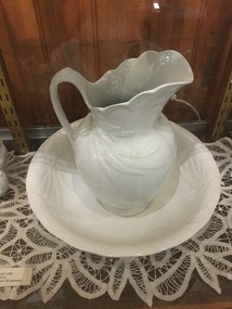 Wash jug and bowl, J & G Meakin