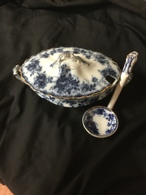 Gravy tureen, J & G Meakin