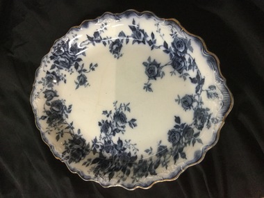 Serving platter, J & G Meakin