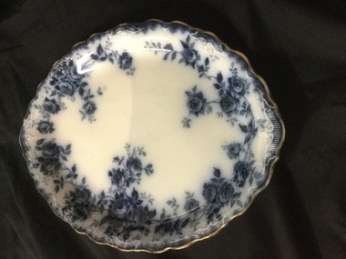 Serving platter, J & G Meakin