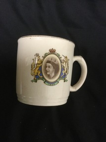 Mug, Kirklands Etruria England Embassy Ware