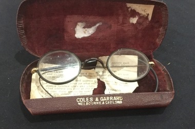 Spectacles, Coles & Garrard