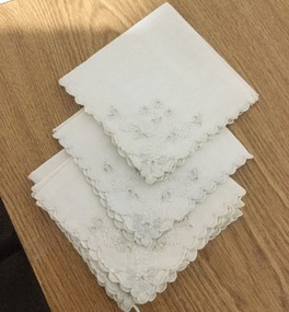 Supper cloth and serviettes
