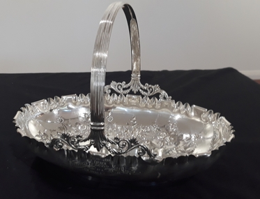 Cake basket
