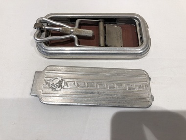 Shaving equipment, Early 1922