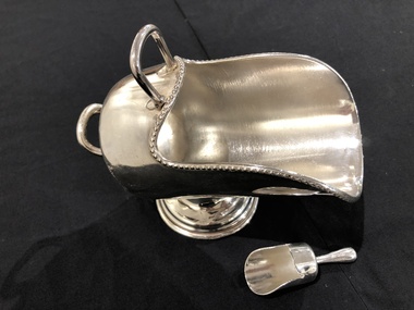 Sugar scuttle