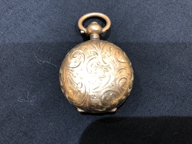 Gold locket, Circa 1912