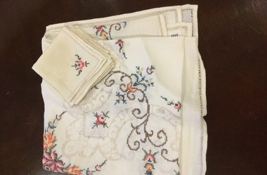 Supper cloth and serviettes, 1960