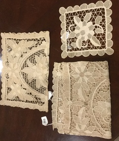 Table runner. Tray cloth, Mat