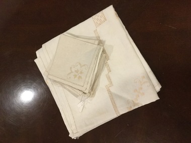 Tablecloth. Serviettes