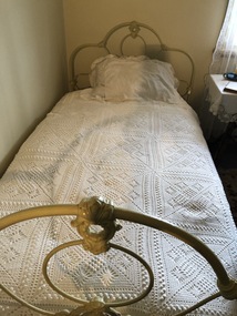 Cream painted Iron framed single bed with wooden frames.