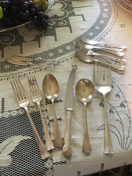 A mixed set of silver EPSN cutlery in good condition.